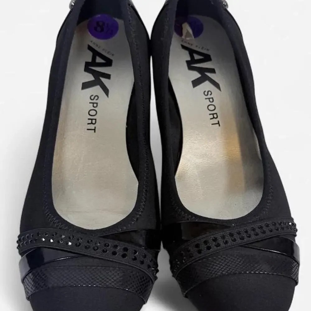 Anne Klein AK Sport Dahny Women’s 8.5 Black Wedge Pumps Stretch Fabric Cap Toe